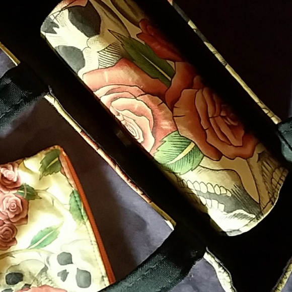 Skulls & Roses Purse with Matching Wallet - Picture 2 of 4